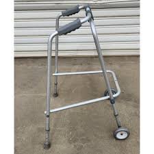walking fram with wheels